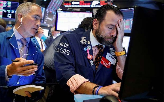 Căng thẳng Mỹ – Trung leo thang, cổ phiếu công nghệ tiếp tục lao dốc, Dow Jones rớt gần 200 điểm